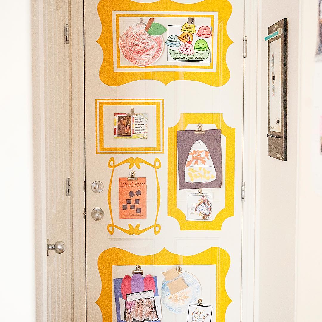 Украсить дверь в детской комнате